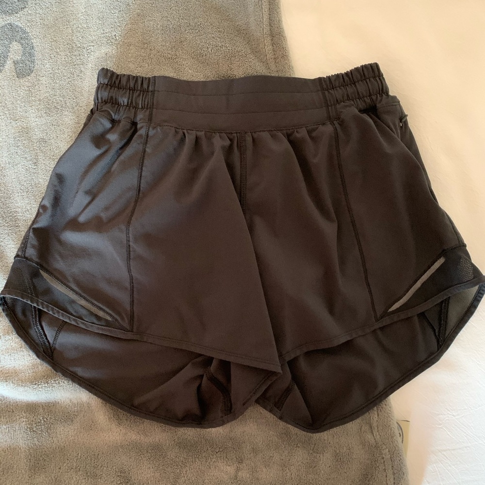 Lululemon Hotty Hot 4 in